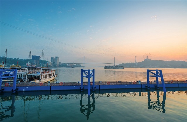 Bến thủy nội địa cũng là điểm du lịch tuyệt vời tại cảng tàu khách Hạ Long
