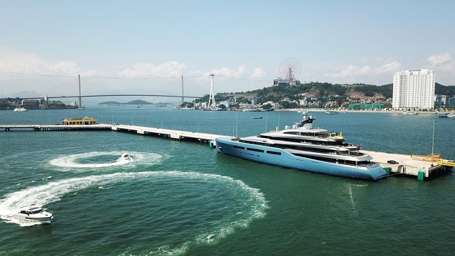 Giới siêu giàu hoặc các tỷ phú đều lựa chọn cảng tàu khách Hạ Long để cập bến
