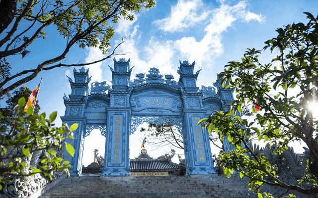 Tại Sun World Ba Na Hills có chùa Linh Ứng
