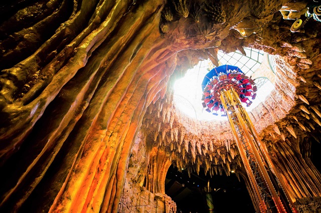 Tháp rơi tự do tại Công viên Fantasy